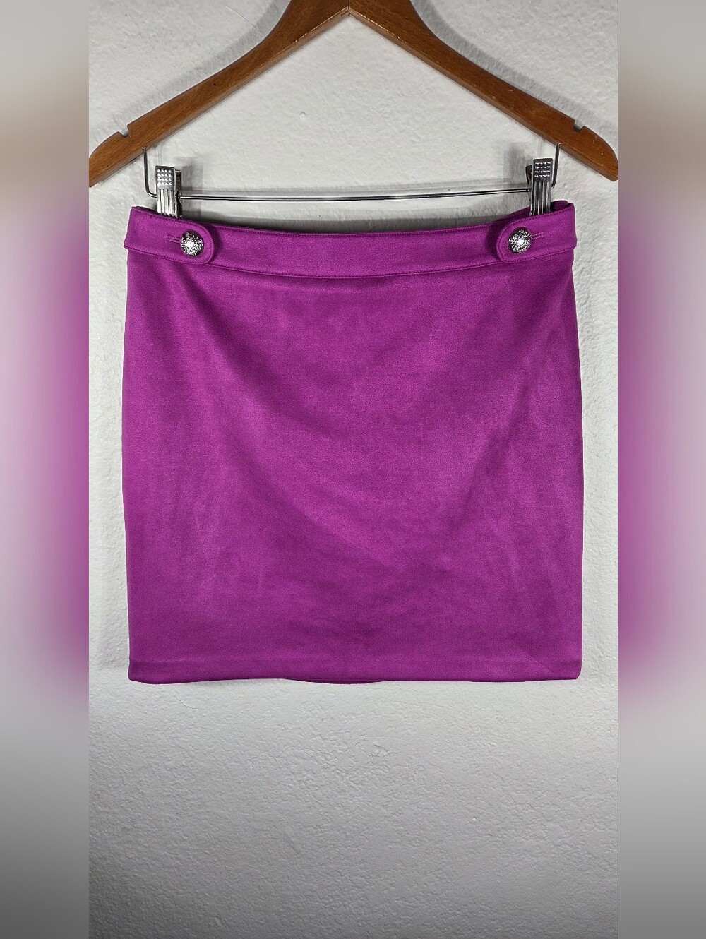 White House Black Market Velvet Magenta Mini Skirt Size 2 Fashion Stylish